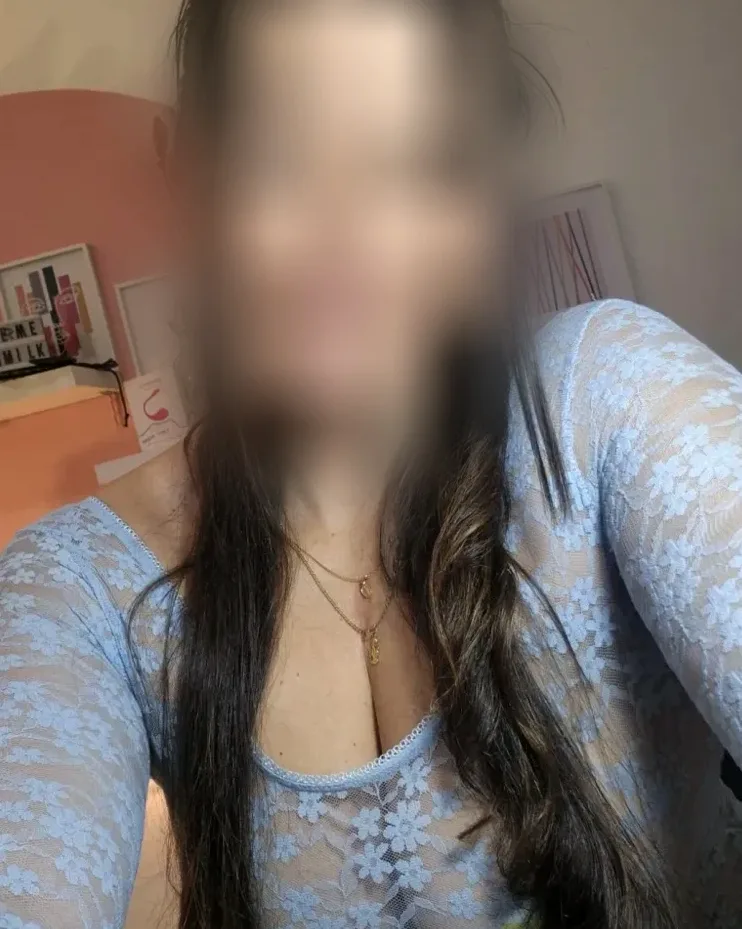 Corinna, 33