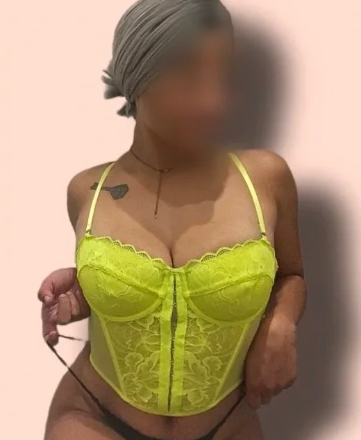 Emma, 27