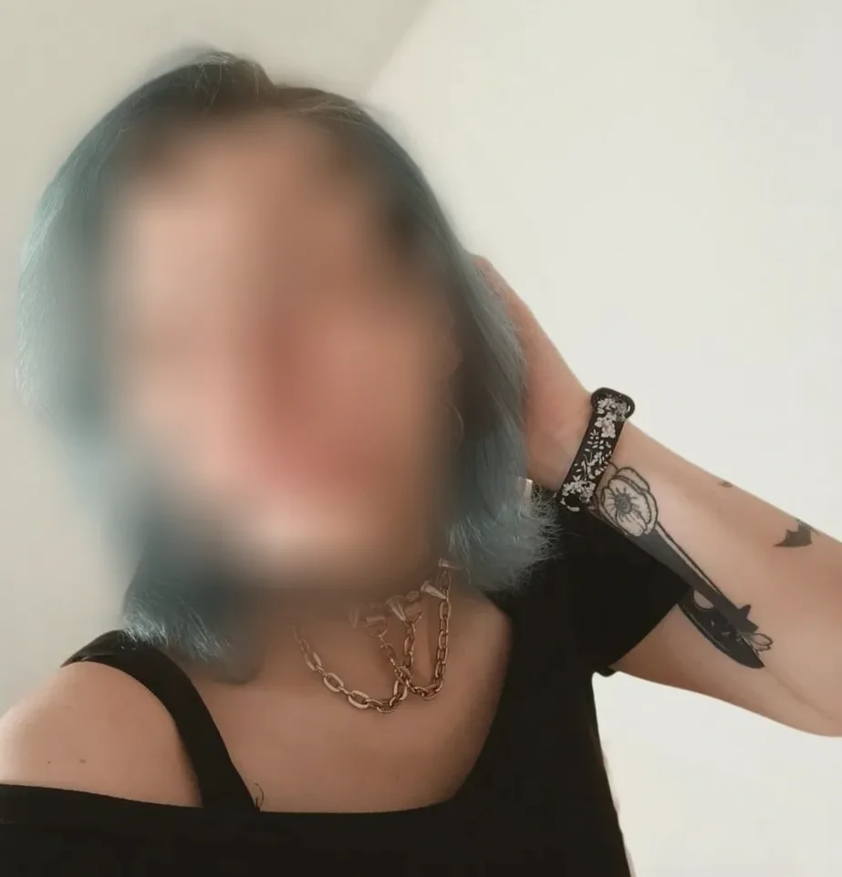 Julia, 34