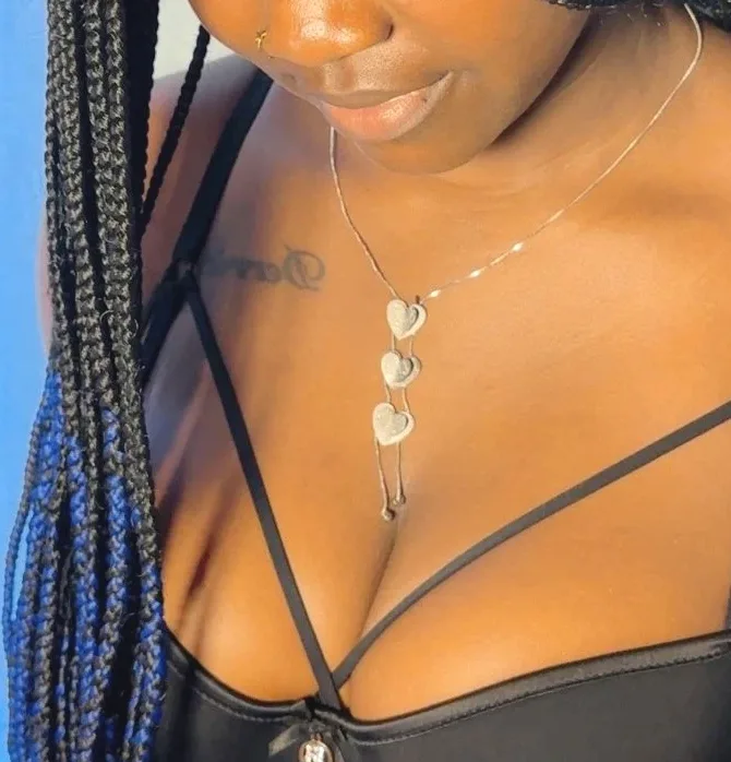 Leonie, 22