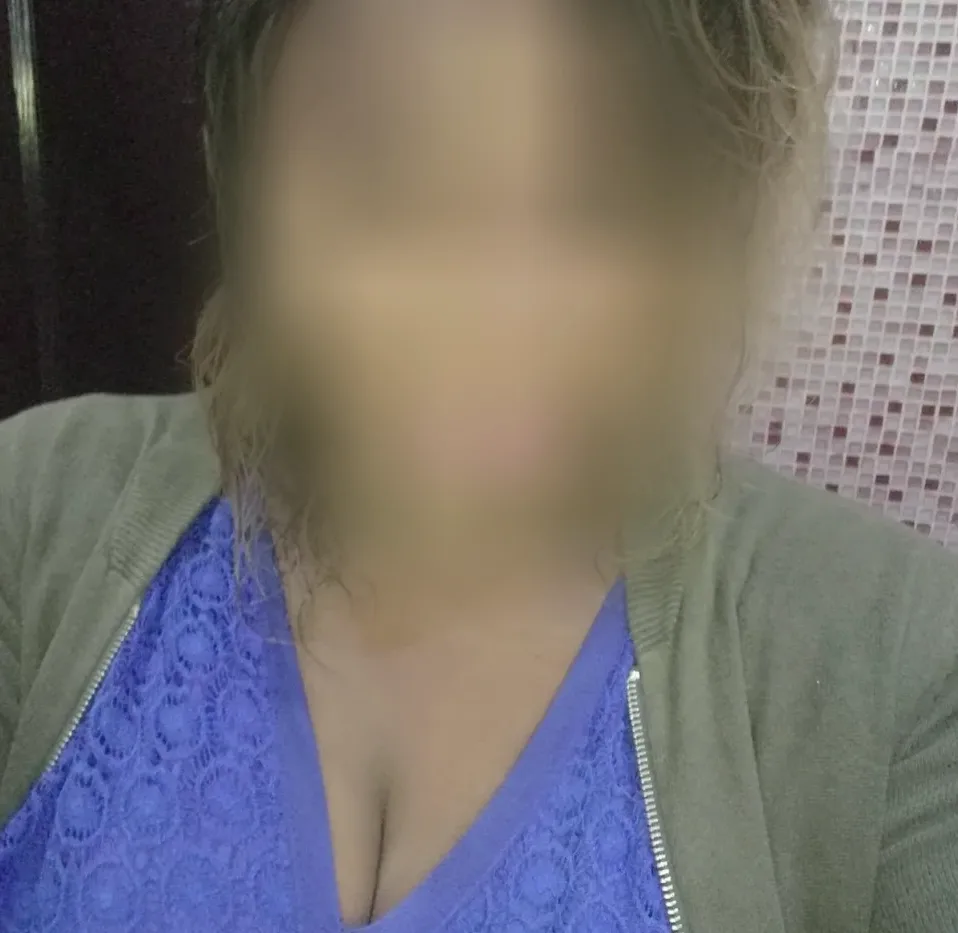 Mirela, 27