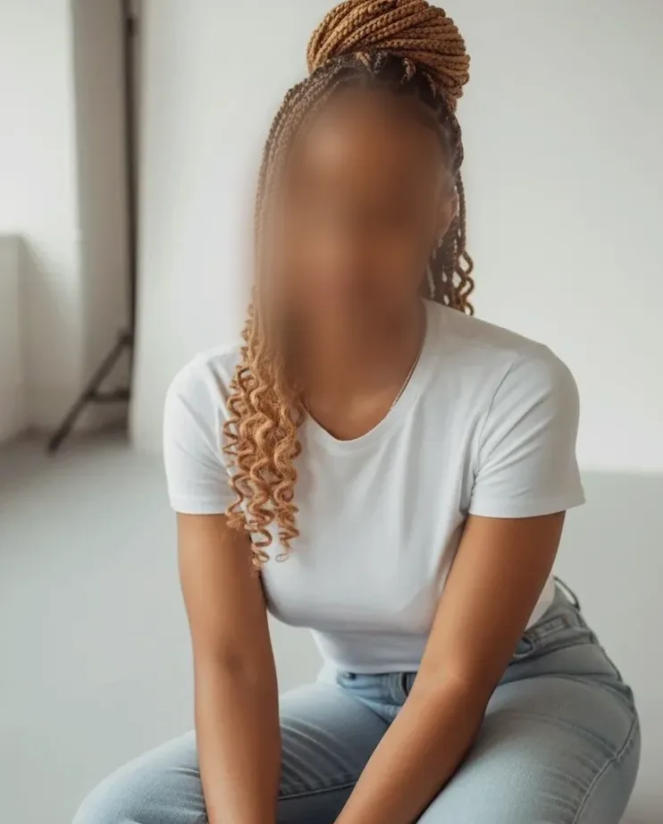 Nadine, 28