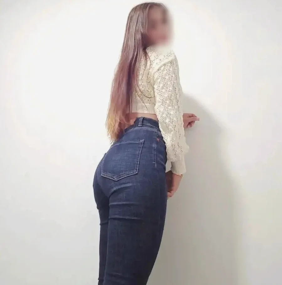 Nicole, 28