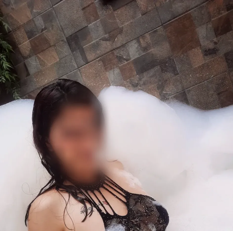 Nicole, 26
