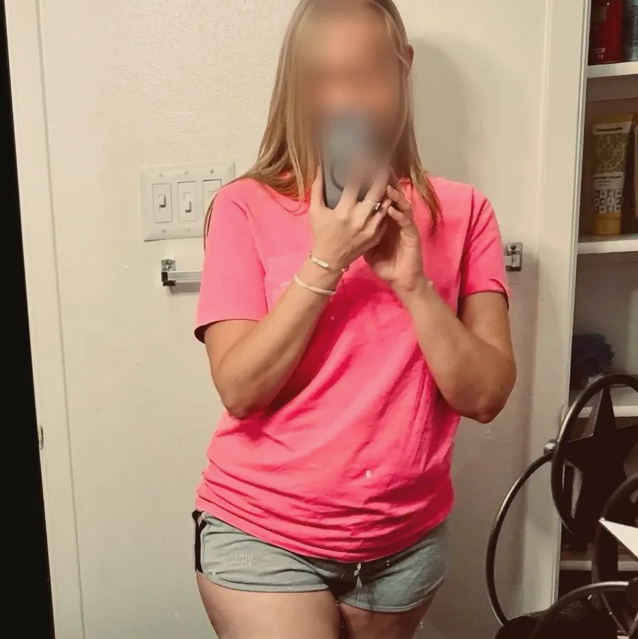 Nina, 28